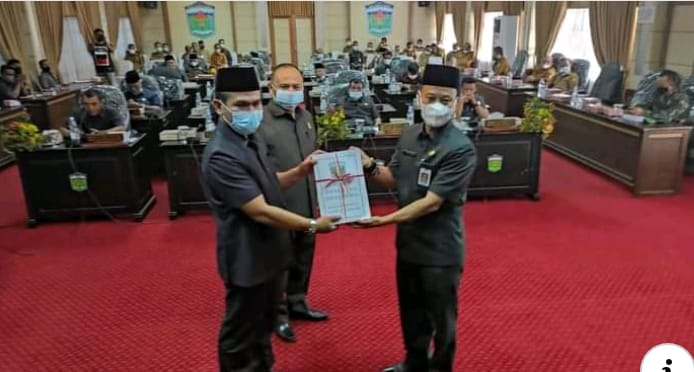 Ketua DPRD Kota Sungai Penuh H.Fajran,SP, M.Si. terima rancangan perubahan KUA-PPAS APBD tahun 2021.