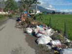 Sampah berserakan di TPS Koto Dian Pulau Tengah, Kecamatan Keliling Danau.