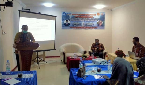 Sekda Asraf saat tampil sebagai pemateri dalam kegiatan FGD UPT Universitas Jambi