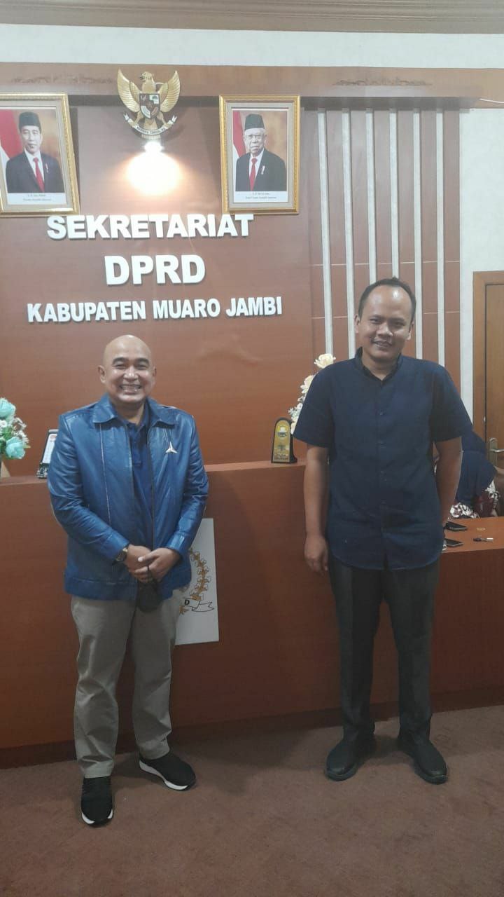 DPRD KAMPAR Anggota DPRD Kampar saat berfoto pejabat DPRD Muaro Jambi.