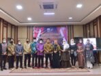Ketua DPRD Muaro Jambi Yuli Setia Bakti berfoto bersama.