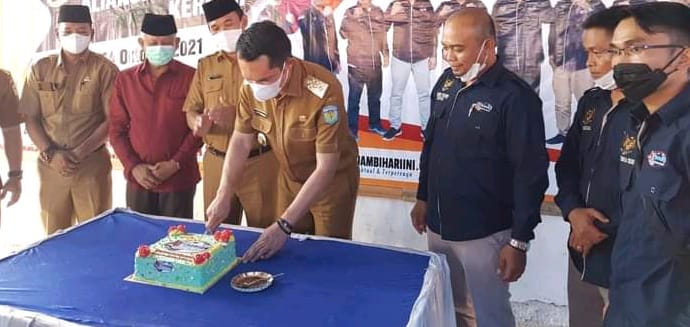 Wakil Wali Kota Sungai Penuh, Alvia Santoni saat menghadiri acara ulang tahun ke-1 Aliansi LSM dan Wartawan Bumi Kerinci.