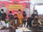 Kapolres Muaro Jambi AKBP Yuyan Priatmaja S.I.K, M.H di dampingi Kasat Reskrim Polres Muaro Jambi AKP Khairunnas S.I.K, M.H dalam acara konferensi pers di Mapolres Muaro Jambi.(Foto:Raden Hasan Efendi/Jambipers.com).