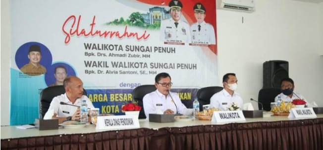 Wali Kota dan Wakil Wali Kota Sungai Penuh Silaturahmi dengan Keluarga Besar Dinas Pendidikan