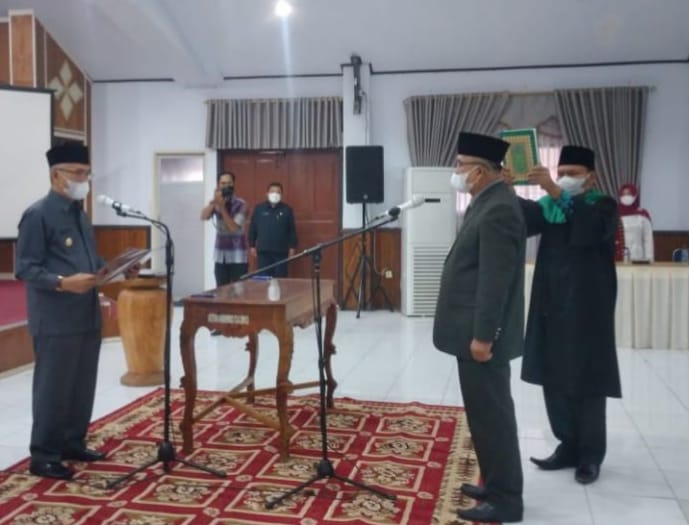 Bupati Adirozal lantik Zainal Efendi sebagai Sekda Kabupaten Kerinci.