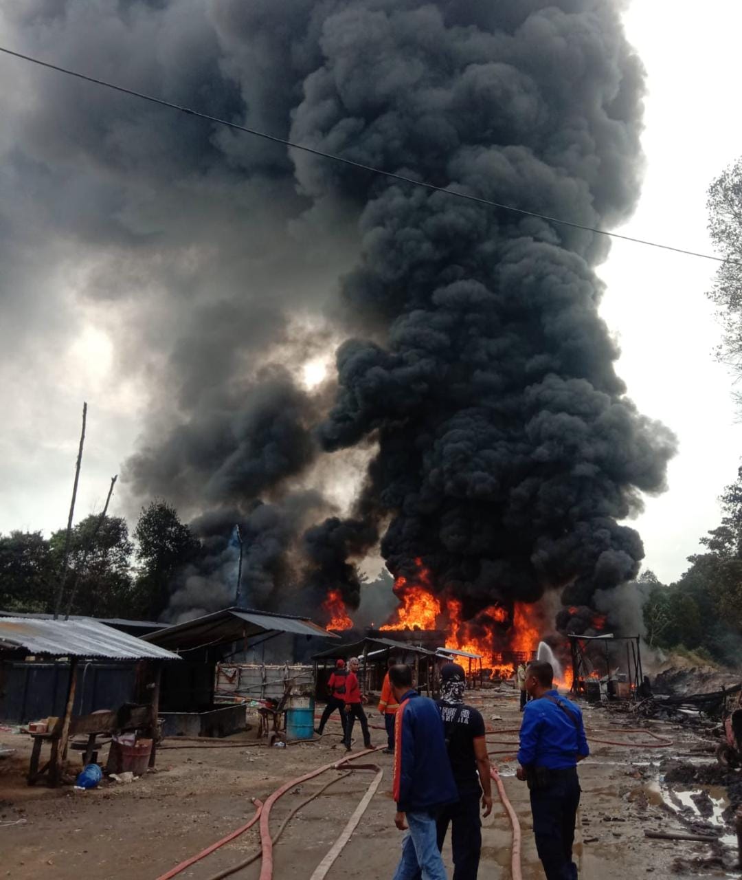 Gudang pengolahan minyak yang terbakar di Kelurahan Pijoan.( Foto:Raden Hasan Efendi/Jambipers.com).