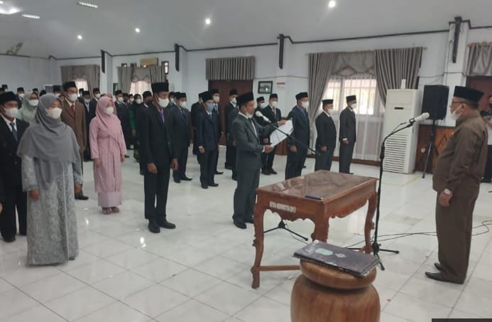 pelantikan 96 pejabat eselon IV di lingkungan Pemkab Kerinci.