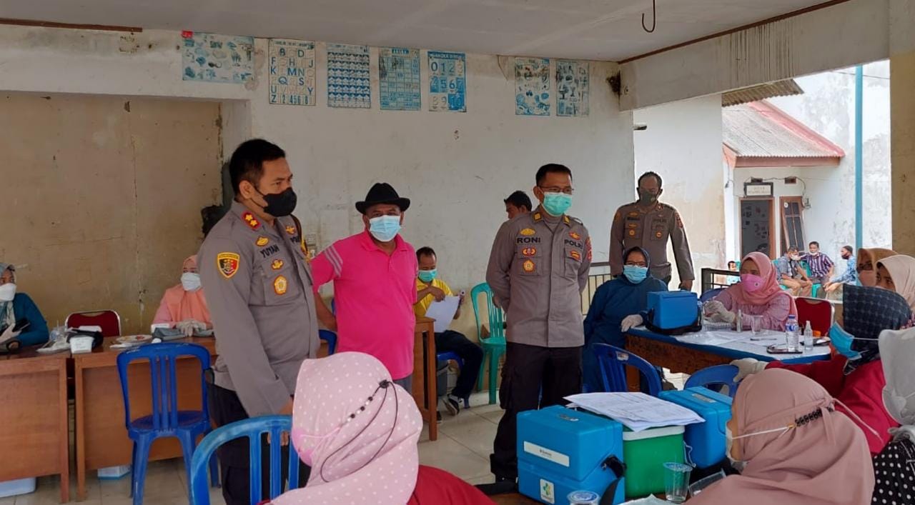 Kegiatan vaksinasi Covid-19 secara serentak di Desa Kedemangan.(Foto:Raden Hasan Efendi/Jambipers.com)