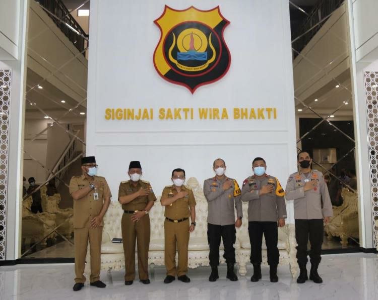 Gubernur Jambi sambangi Polda Jambi.