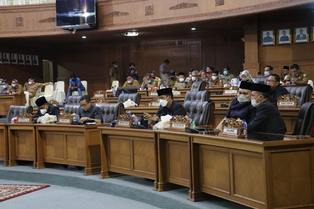 paripurna jawaban bupati atas pemandangan umum fraksi-fraksi.