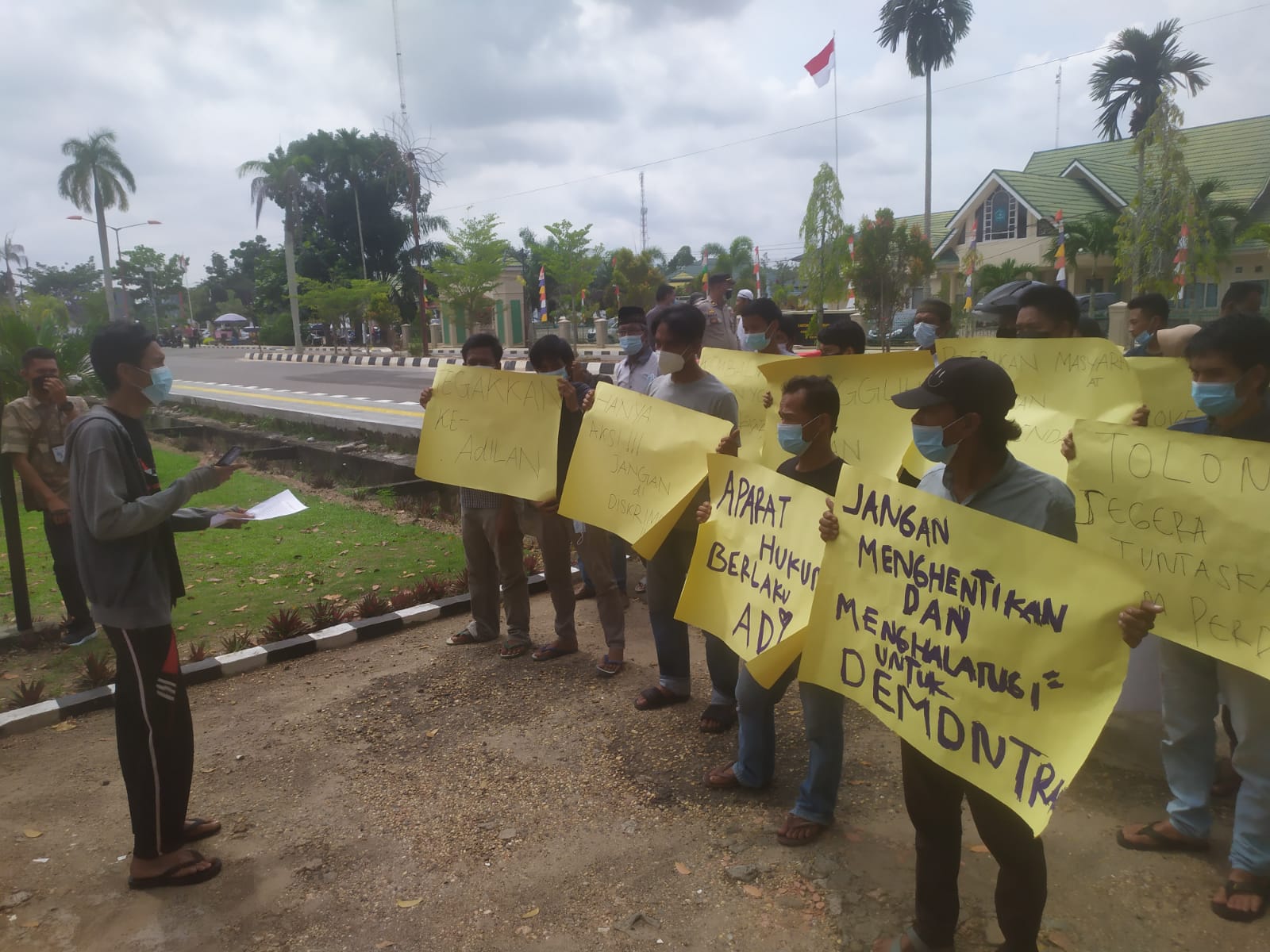 aksi demo di PN Sengeti.(Foto:Raden Hasan Efendi/Jambipers.com).