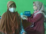 Kegiatan vaksinasi Covid-19 di Desa Gerungung.(Foto:Raden Hasan Efendi/Jambipers.com).