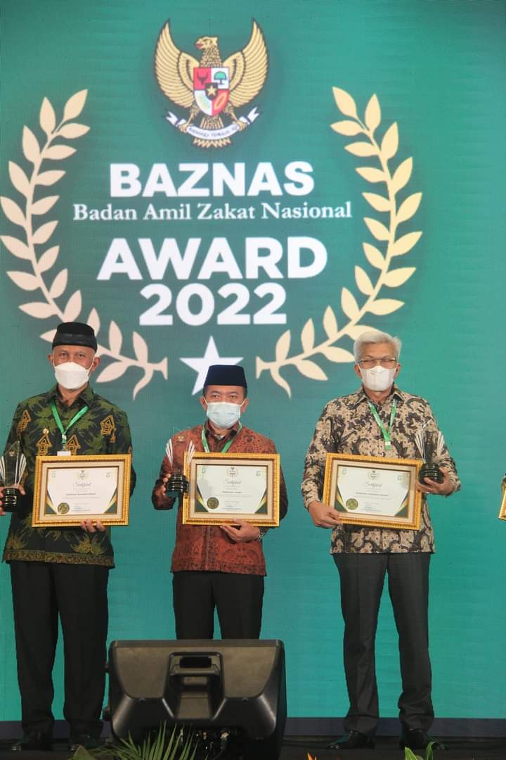 Gubernur Jambi, Dr.H.Al Haris,S.Sos.,M.H., terima penghargaan Badan Amil Zakat Nasional (Baznas) Award 2022.