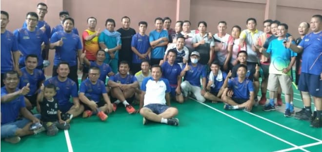 PB Pers dan PB PDAM Tirta Khayangan berfoto bersama.