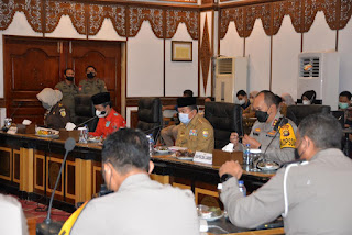 Gubernur Al Haris usai memimpin Rapat Evaluasi dan Tindak Lanjut Penyelesaian Permasalahan Angkutan Batu Bara