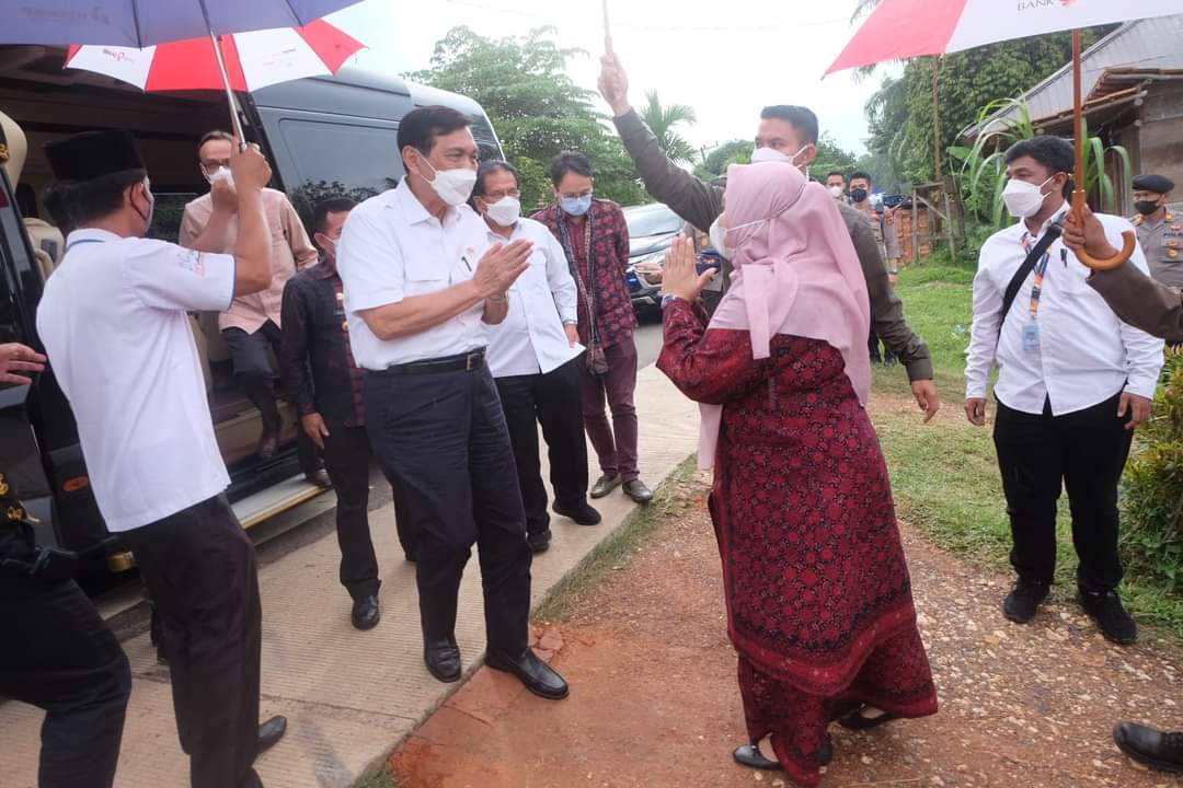 Kunjungan kerja Menteri Koordinator Bidang Kemaritiman dan Investasi RI, Luhut Binsar Pandjaitan, M.P.A. ke Candi Muaro Jambi.