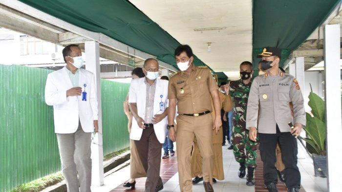 Bupati M.Fadhil Arief saat berada di RS HAMBA.