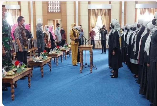 Acara pelantikan pengurus Kaukus Perempuan Politik Indonesia (KPPI) Kota Sungai Penuh.