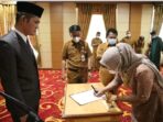 Wakil Wali Kota, Alvia Santoni (Antos) melantik sebanyak tiga orang pejabat eselon di Lingkungan Inspektorat.