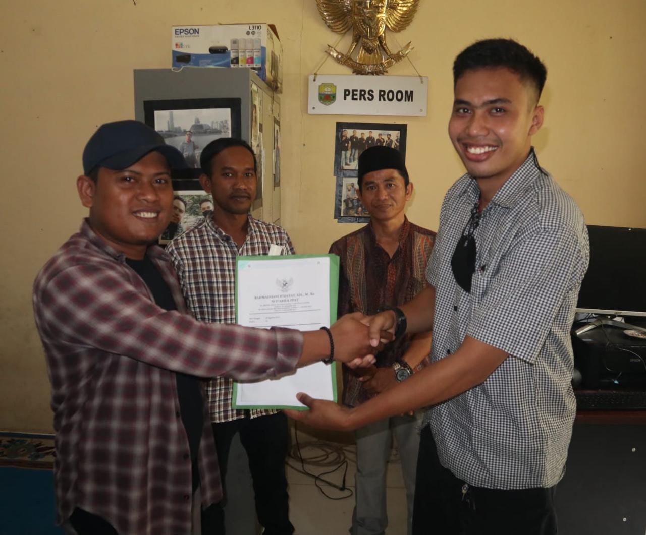 Endi Darmi (kiri), Ketua Aswhja terpilih.