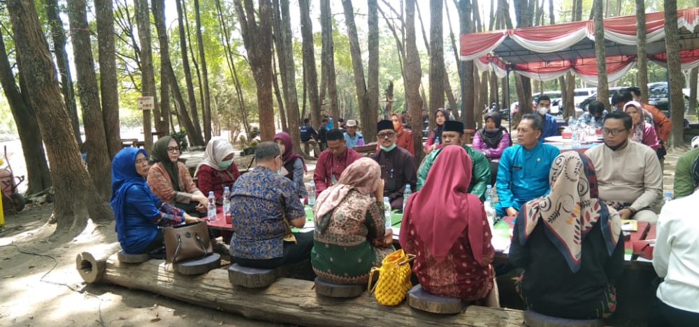 Kegiatan Dewan Kerajinan Nasional Daerah (Deskranasda) di Teras Tembesu, Taman Kota Muara Bulian.