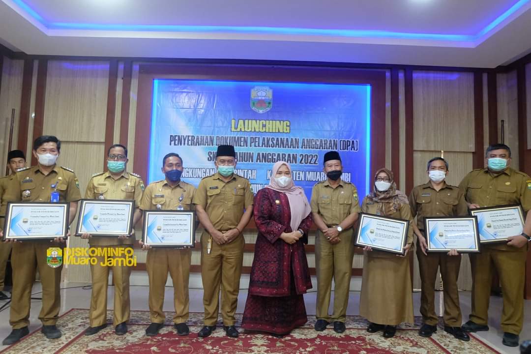 Launching penyerahan Dokumen Pelaksanaan Anggaran (DPA) Satuan Kerja Perangkat Daerah (SKPD) Tahun Anggaran 2022 di Lingkungan Pemkab Muaro Jambi.