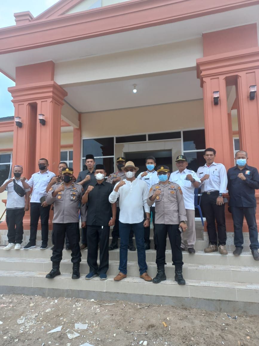 Anggota DPRD Muaro Jambi Dapil IV saat turun mengevaluasi kegiatan pembangunan yang bersumber dari APBD 2021.