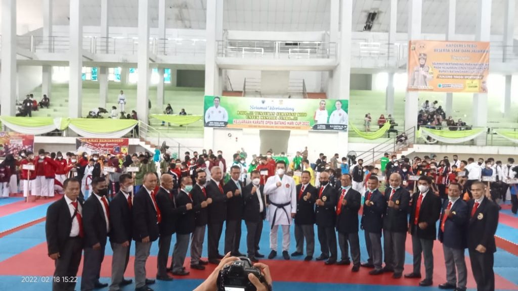 Acara pembukaan kejuaraan karate Open Batanghari Cup 2022.