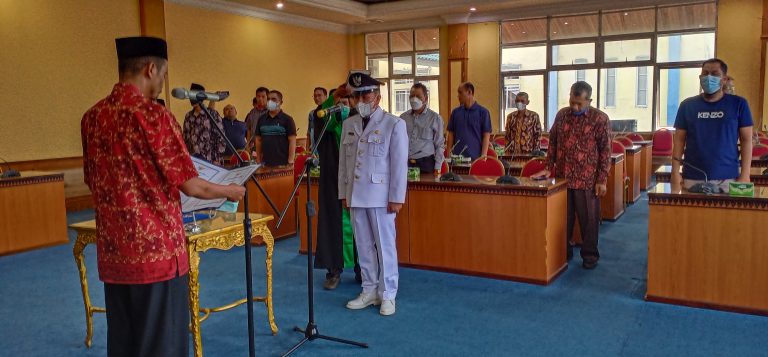 Sekretaris Daerah (Sekda) M.Azan melantik Saiful Anwar menjadi Penjabat Kepala Desa (Pj Kades) Matagual