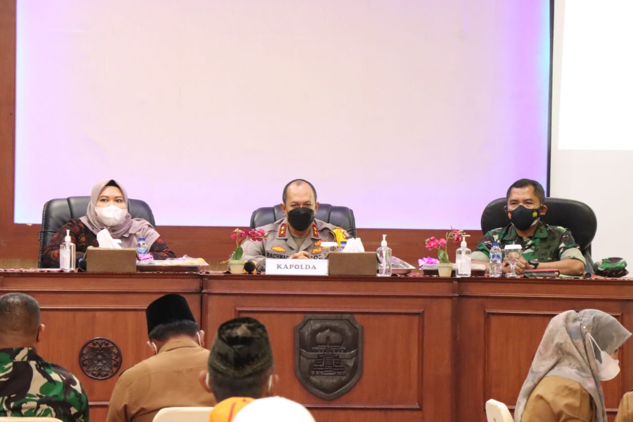 rapat koordinasi percepatan vaksinasi di Ruang Rapat Rumah Dinas Bupati Muaro Jambi