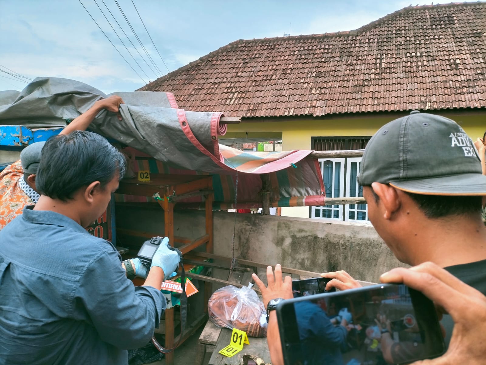 Tim Inafis Polres Muaro Jambi melakukan olah TKP.