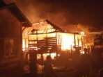 Kebakaran yang menimpa rumah milik Edi, Warga Desa Pulau Kayu Aro, Sekernan.
