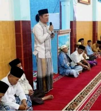 Wakil Wali Kota Sungai Penuh, Alvia Santoni melaksanakan Safari Ramadhan di Masjid Agung Pondok Tinggi.