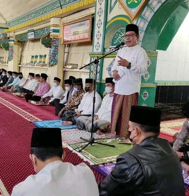 Wali Kota Sungai Penuh, Ahmadi Zubir Safari Ramadhan 1443 H/ 2022 M ke Masjid Agung Pondok Tinggi.