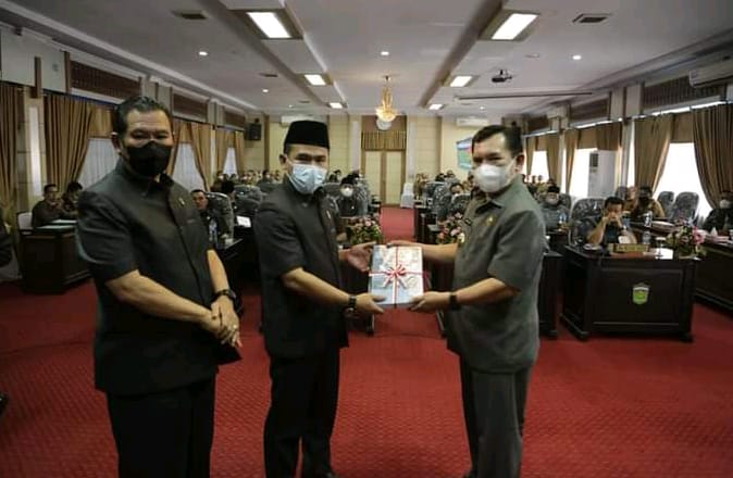 Sidang paripurna DPRD Kota Sungai Penuh.