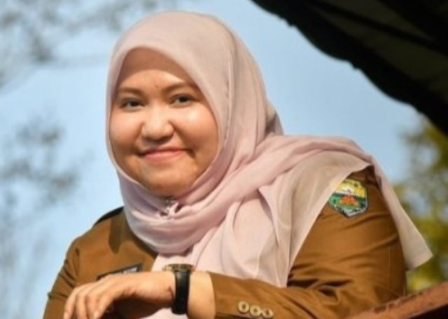 Bupati Muaro Jambi Hj. Masnah Busro