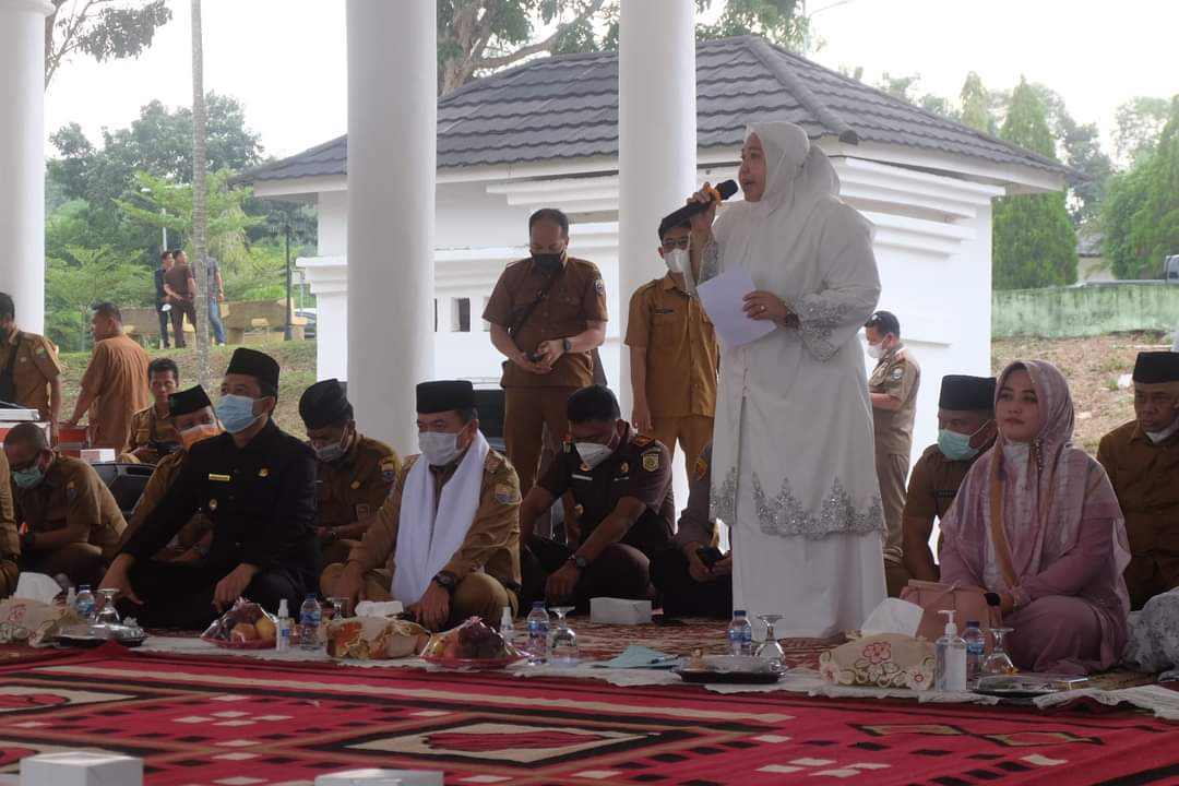 Acara tabligh akbar sekaligus peringatan Isra Mikraj Nabi Muhammad SAW 1443 di Pendopo Kantor Bupati Muaro Jambi.