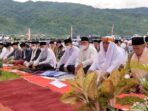 Bupati Kerinci Dr.H.Adirozal, saat salat Ied di Lapangan Trides.
