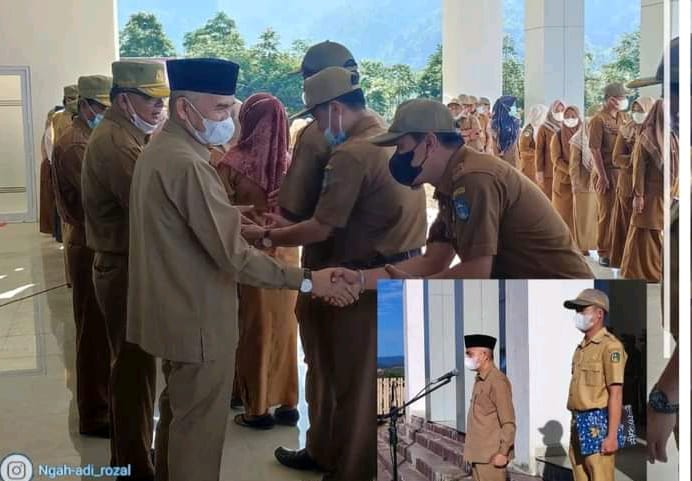 Bupati Adirozal pimpin apel gabungan ASN usai libur lebaran.