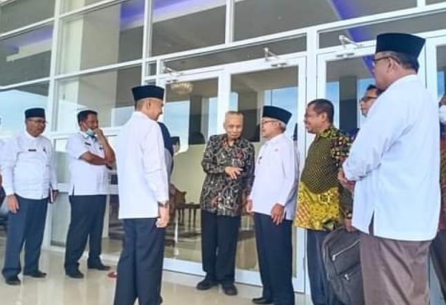 Bupati Adirozal terima kunjungan dan silaturahmi mantan Menteri Pendidikan dan Kebudaya Republik Indonesia Prof. Dr. Wardiman Djoyonegoro.