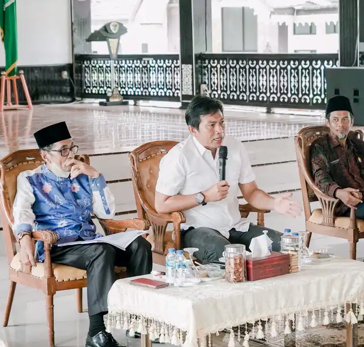 Bupati Fadhil Arief Luncurkan Program Jumat Berkah.
