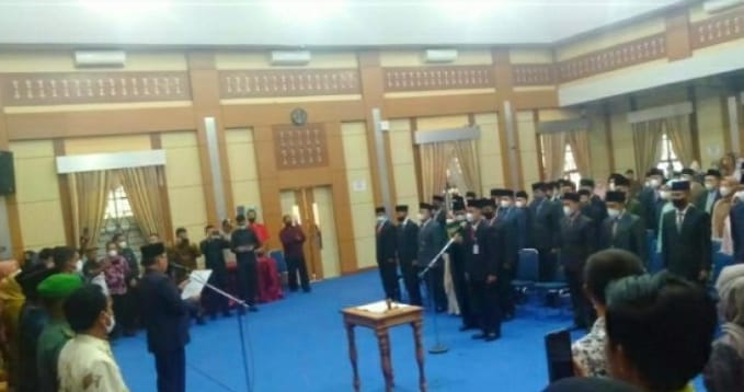 Wali Kota Sungai Penuh Drs Ahmadi Zubir MM