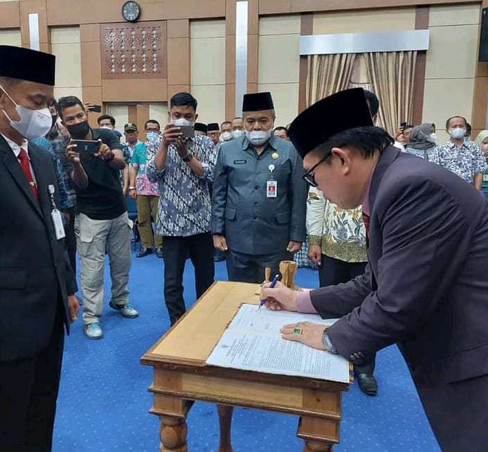 Wali Kota Sungai Penuh, Ahmadi Zubir