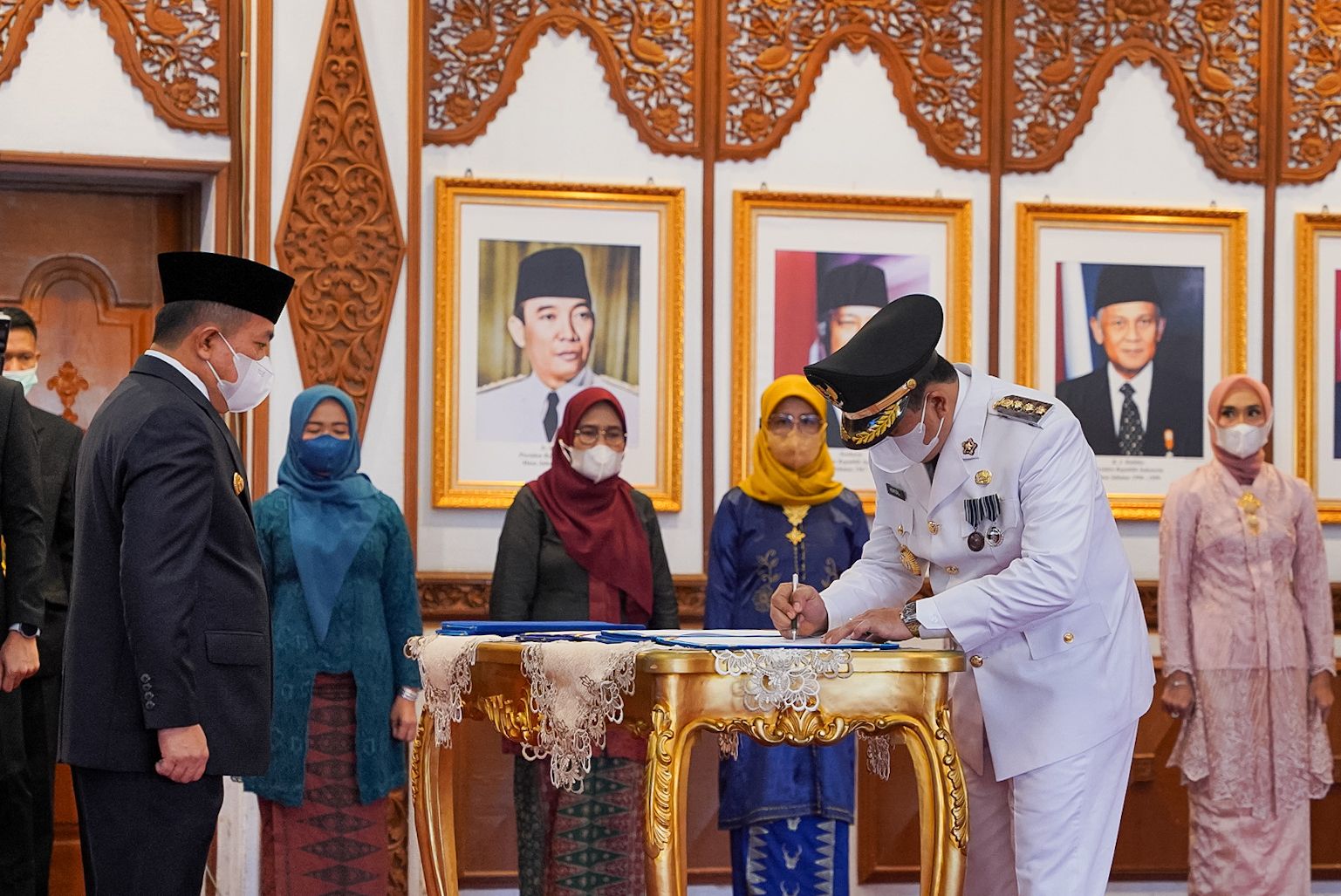 Gubernur Jambi Dr. H. Al Haris