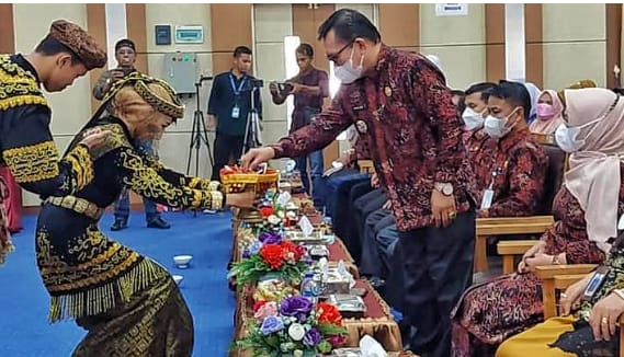 Wali Kota Sungai Penuh, Ahmadi Zubir