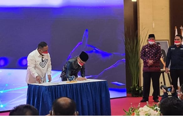 Bupati Kerinci H. Adirozal