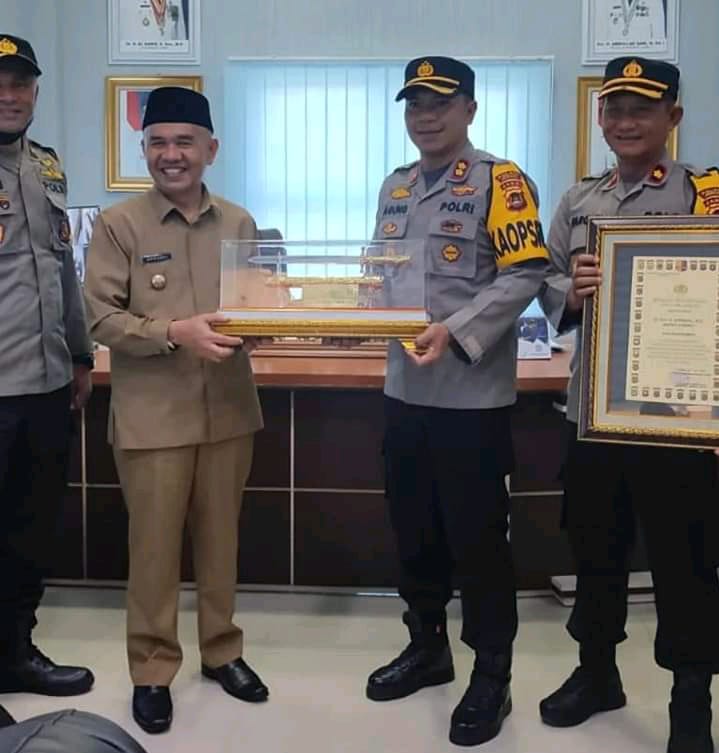 Bupati Kerinci Dr. H. Adirozal, M. Si