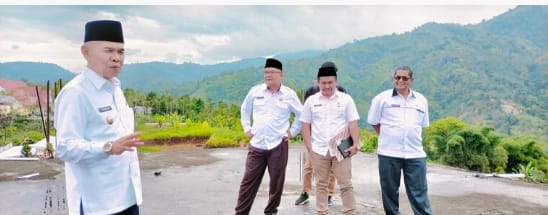 Bupati Kerinci Dr. H. Adirozal