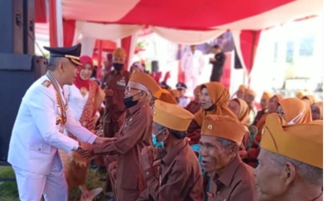 Bupati Kerinci Adirozal