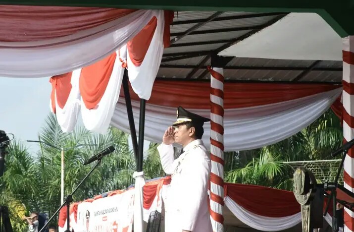 Bupati Batanghari, Muhammad Fadhil Arief tampil sebagai inspektur pada upacara HUT Kemerdekaan RI ke-77.